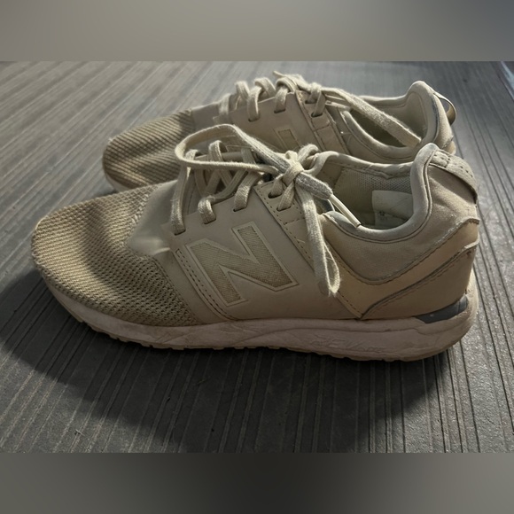 New Balance Woman's Beige Sneakers - Picture 2 of 4